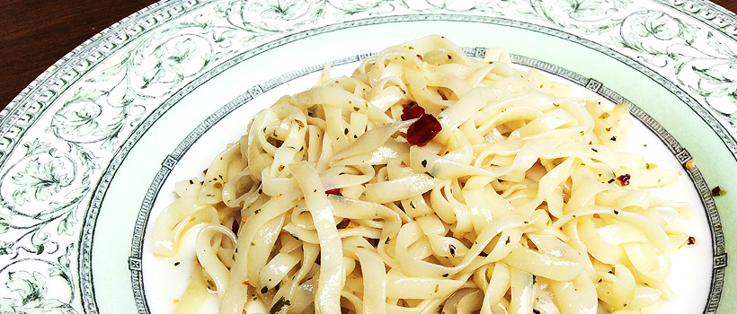 こんにゃく麺でペペロンチーノ